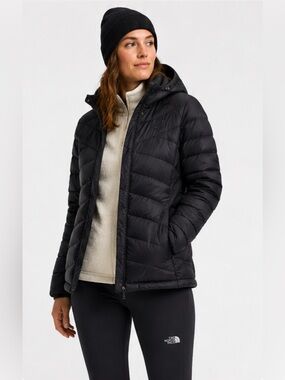 The North Face Women’s 600 Down Hooded Quilted Puffer Jacket Black L
